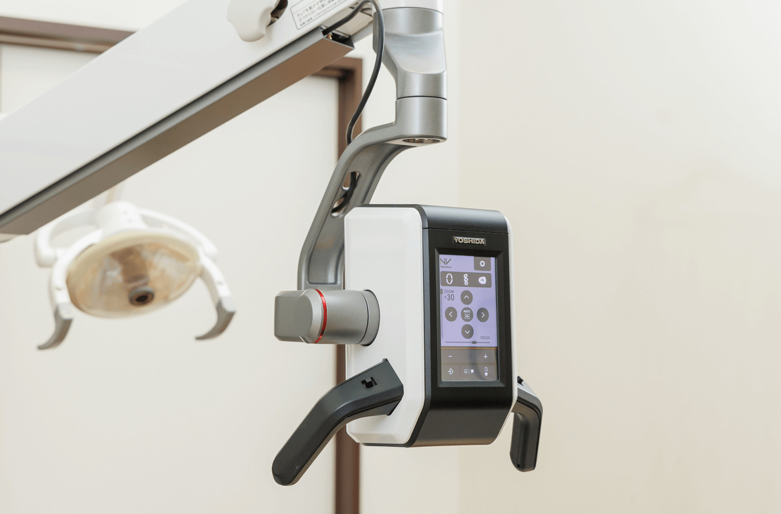 身体への負担を減らす、痛みに配慮した精密治療