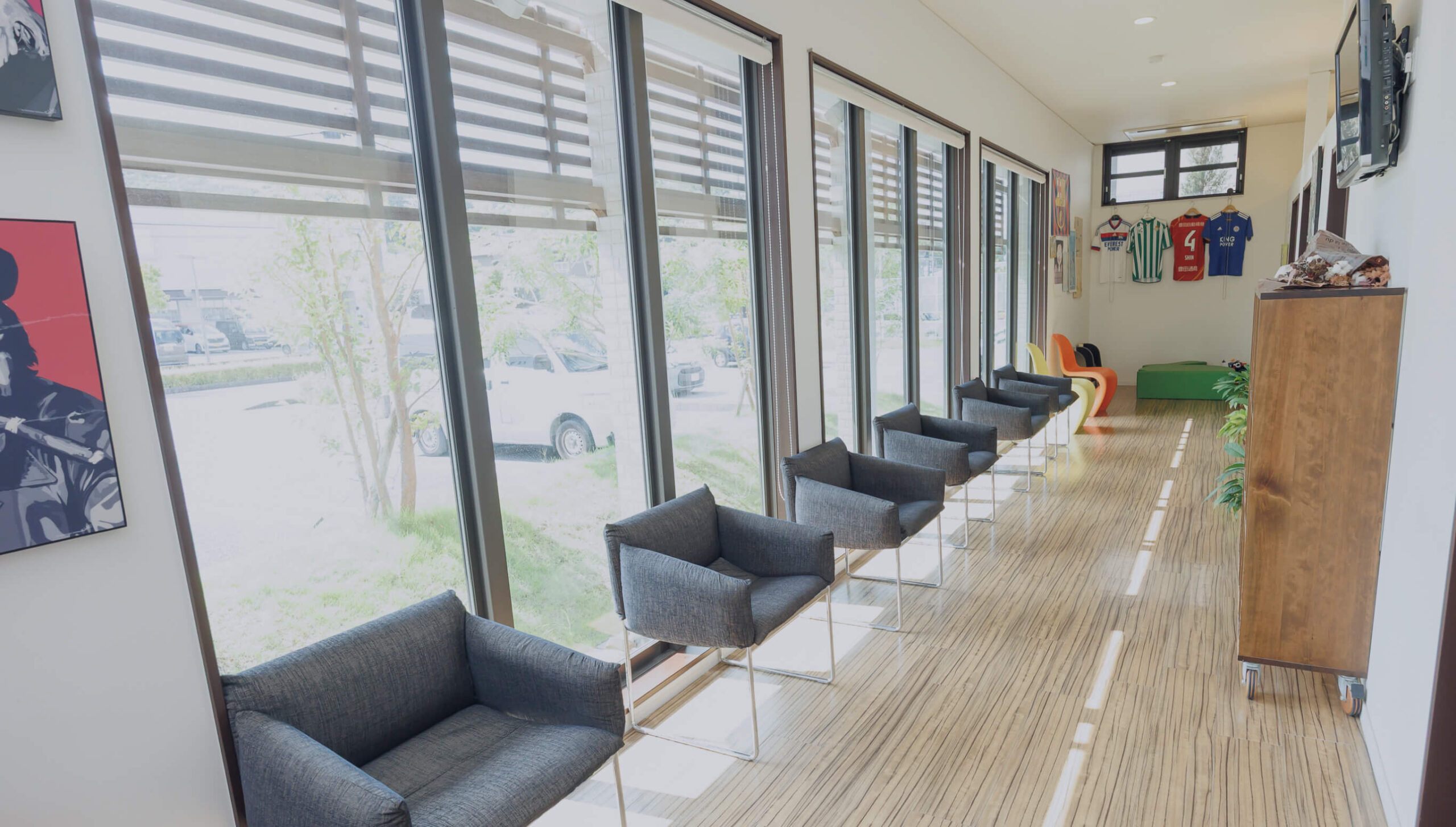 あなたに寄り添う、通いたくなる歯医者さん。あなたの声に耳を傾け、無理のない治療計画と通いやすい環境で、笑顔と歯の健康を見守っていきます。