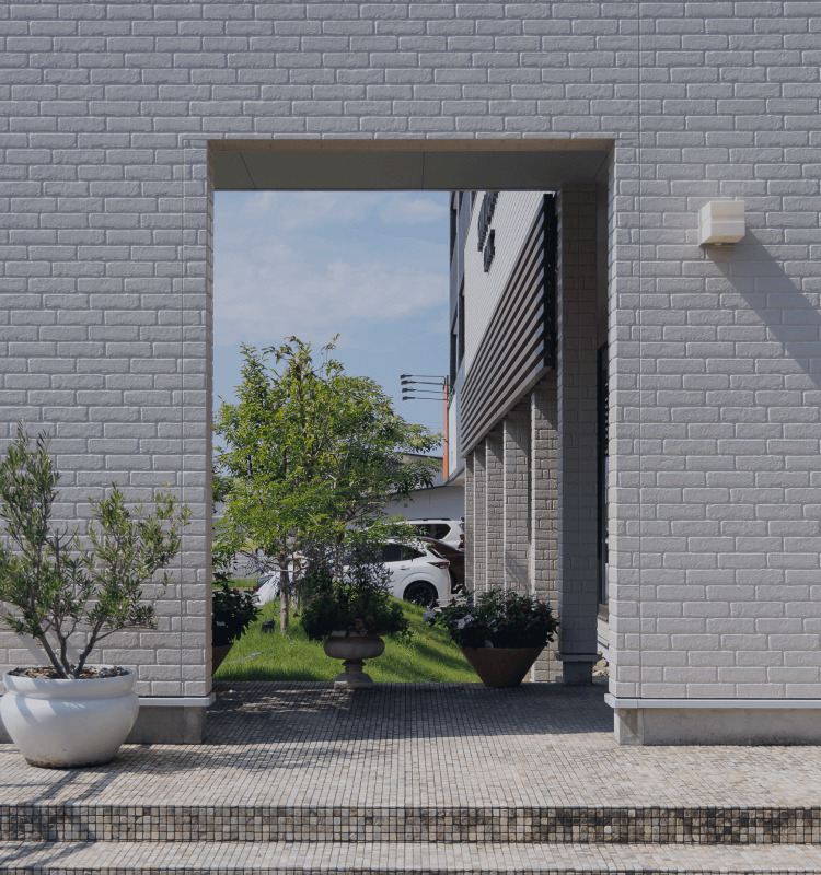 あなたに寄り添う、通いたくなる歯医者さん。あなたの声に耳を傾け、無理のない治療計画と通いやすい環境で、笑顔と歯の健康を見守っていきます。