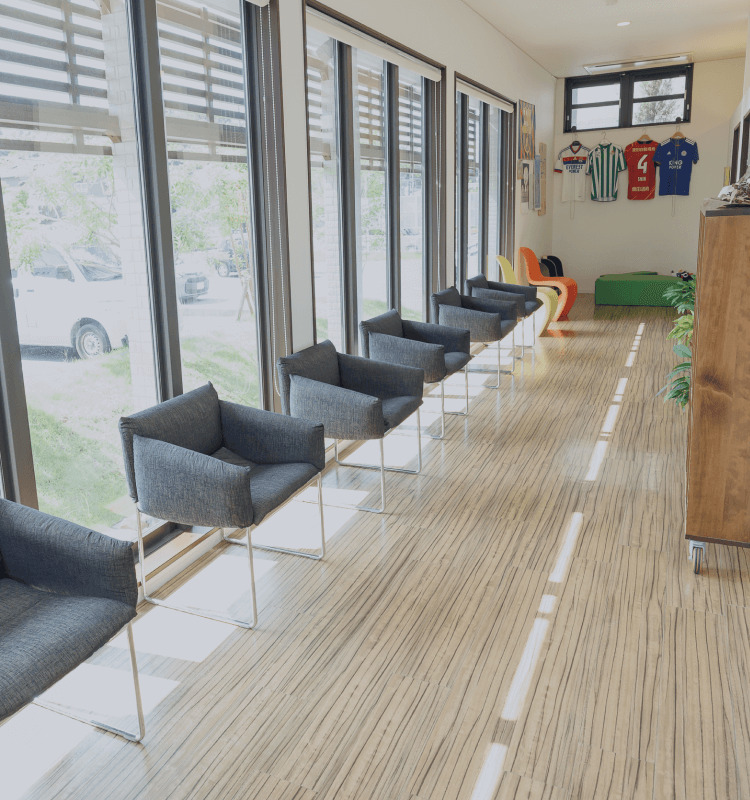 あなたに寄り添う、通いたくなる歯医者さん。あなたの声に耳を傾け、無理のない治療計画と通いやすい環境で、笑顔と歯の健康を見守っていきます。