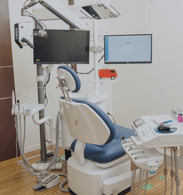 あなたに寄り添う、通いたくなる歯医者さん。あなたの声に耳を傾け、無理のない治療計画と通いやすい環境で、笑顔と歯の健康を見守っていきます。